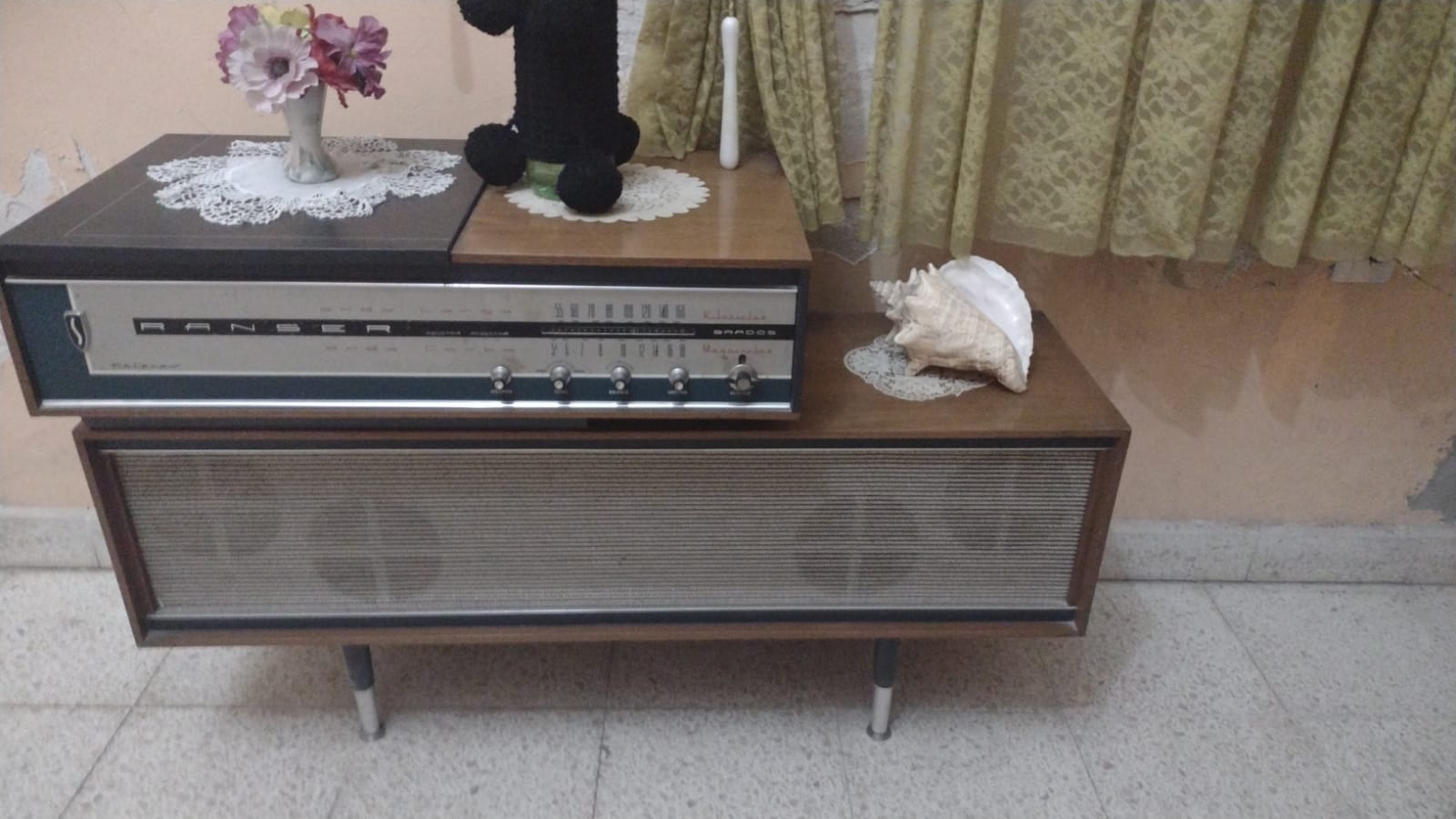 Tocadiscos Ranser con radio y parlantes Tocadiscos y combinados