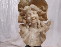 Busto niña con capelina en alabastro cod 11109