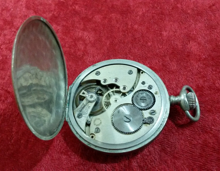 Reloj de bolsillo cuadrante dorado Cod 13501
