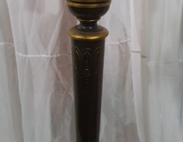 Columna en madera con detalles dorado Cod 18621