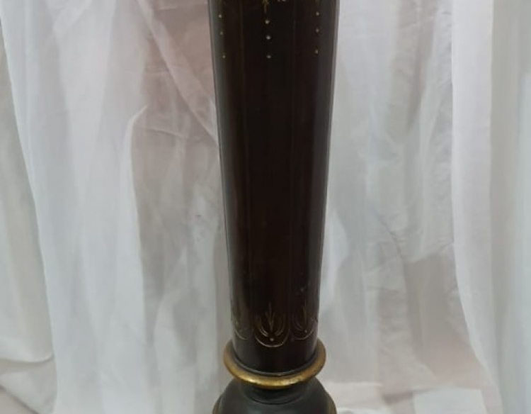 Columna en madera con detalles dorado Cod 18621