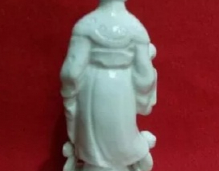 Figura oriental porcelana blanc de chine Cod 20439