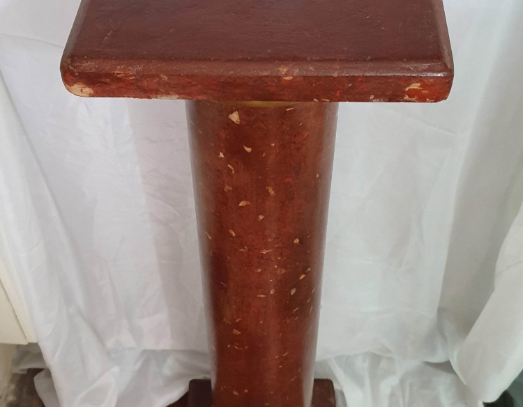 Columna pedestal en piedra roja Cod 21226