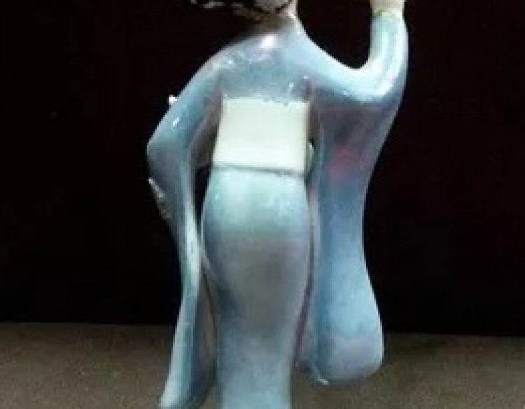 Figura mujer oriental con kimono y abanico Cod 22420