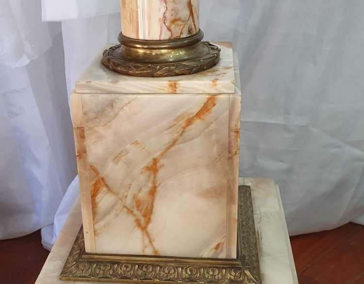 Columna pedestal mármol y bronce Cod 25441