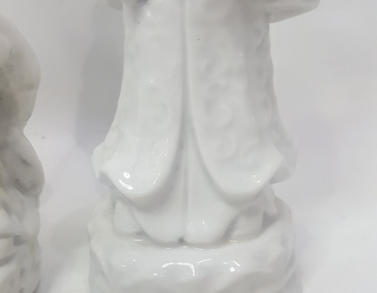 Par de figuras orientales blanc de chine Cod 26444