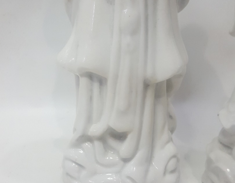 Par de figuras orientales blanc de chine Cod 26444