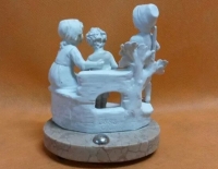 Figura en porcelana biscuit base mármol Cod 28679