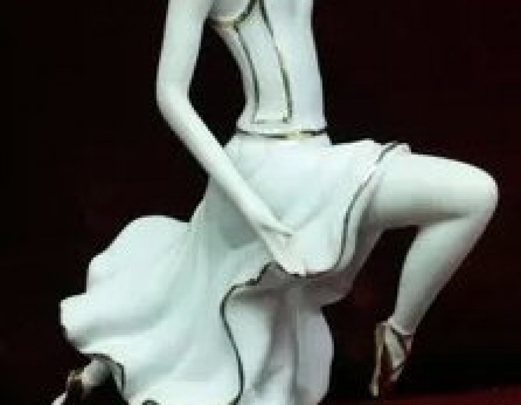 Bailarina en porcelana biscuit Cod 30773