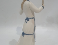 figura dama con espejo porcelana esmaltada spain Cod 31407