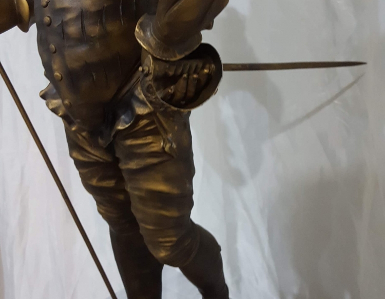 petit bronce mosquetero espada y lanza 70 cms Cod 31576