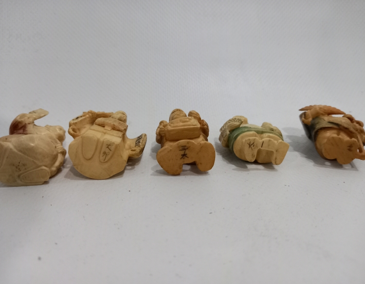 5 Netsuke japones 5 x 3 cms botones cod 31684