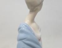 Figura mujer con canasta spain 30 cm Cod 31750