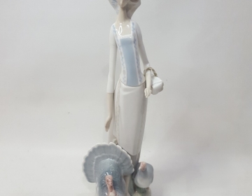 Figura mujer con pavos lladro 40 cm Cod 31751