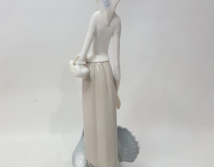 Figura mujer con pavos lladro 40 cm Cod 31751