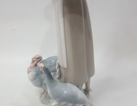 Figura mujer con pavos lladro 40 cm Cod 31751