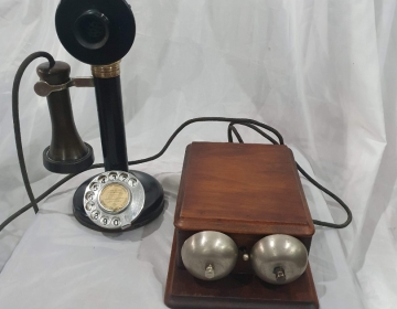 Antiguo teléfono candelero Cod 31338
