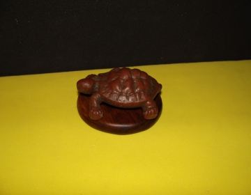 Tortuga de metal patinado