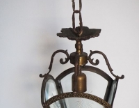 Farol antiguo con vidrios tallados