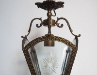 Farol antiguo con vidrios tallados