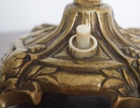 Antiguo velador de bronce tipo candelabro