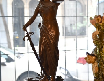 Petit bronce Justice c 1930