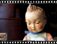 Antigua figura Goebel / Hummel "Book Worm Boy"