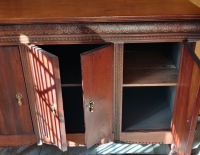 Mueble bajo estilo italiano -frente tallado a mano 