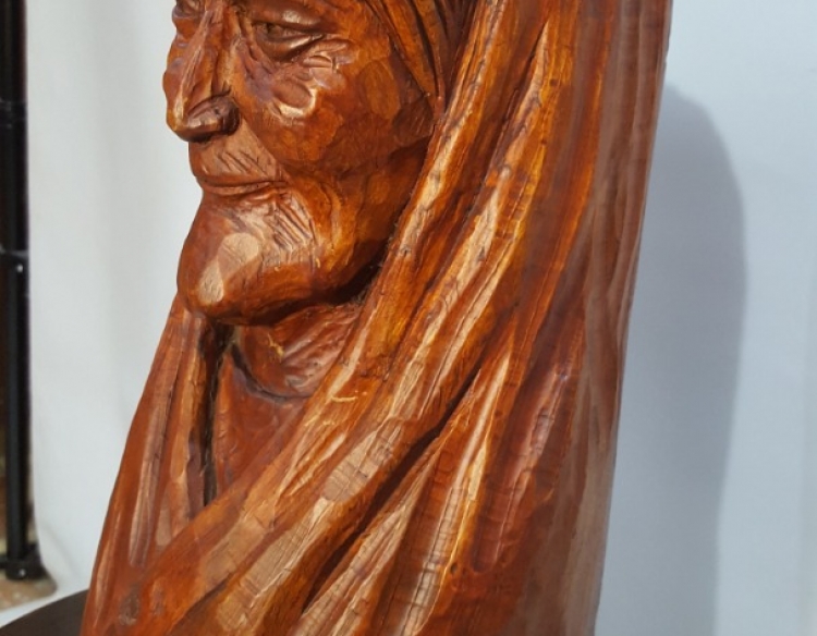 Rostro de anciana - Talla en madera Cod 28959