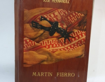 Libro De Martín Fierro Tapa De Madera Cod 31938