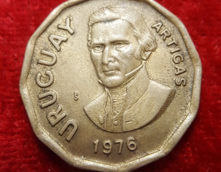 Moneda. Uruguay Un nuevo Peso 1976 Cod 31996