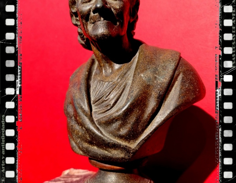 Magnifico busto calamina de Voltaire