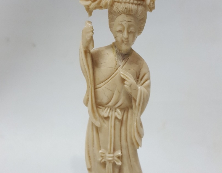 Figura de Marfil-Geisha Cod 32322