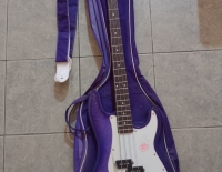 Vendo guitarra tipo bajo eléctrico 