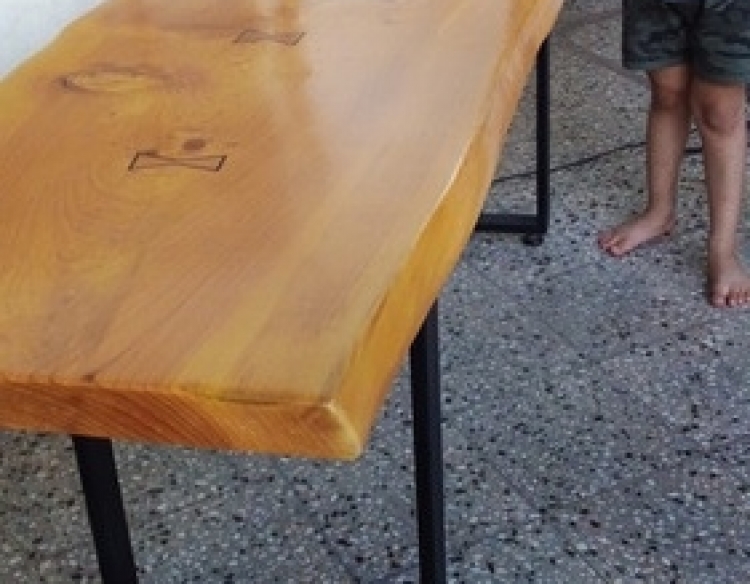 Mesa/escritorio rústico de cedro azul