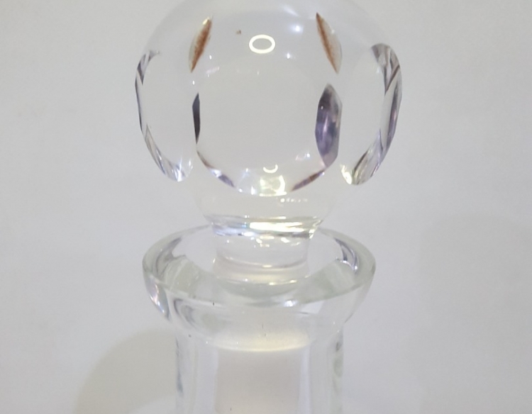 Licorera De Cristal Tallado Con Tapa Cod 32729
