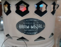 Estufa Bram-Metal impecable enlozada a kerosene funcionando.