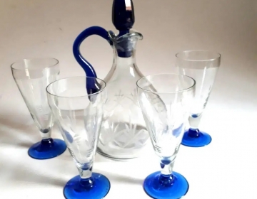 Botellón Para Vino y Cuatro Copas Antiguo Cristal y Pié Azul