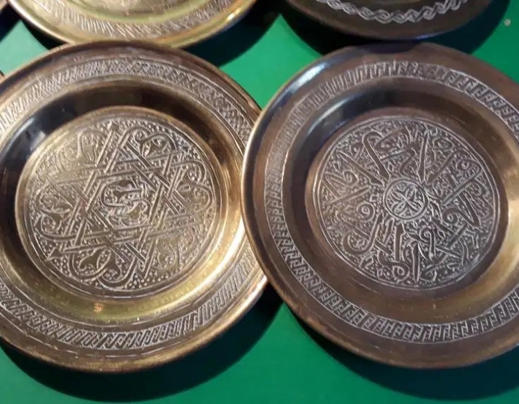 12 Platos Para Pan En Bronce Cincelado Con Diseños Indues