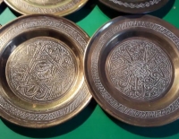 12 Platos Para Pan En Bronce Cincelado Con Diseños Indues