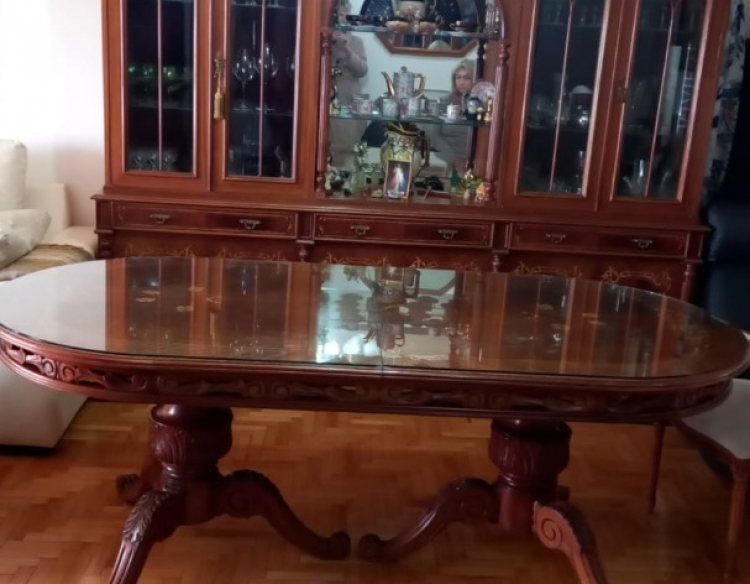 mesa antigua, extensible tallada a mano