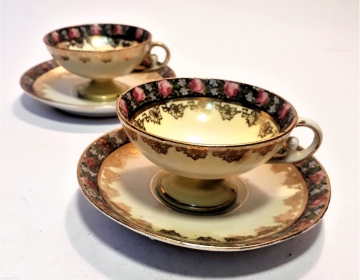 Dos Antiguas Tazas De Café En Porcelana Decorada Con Oro