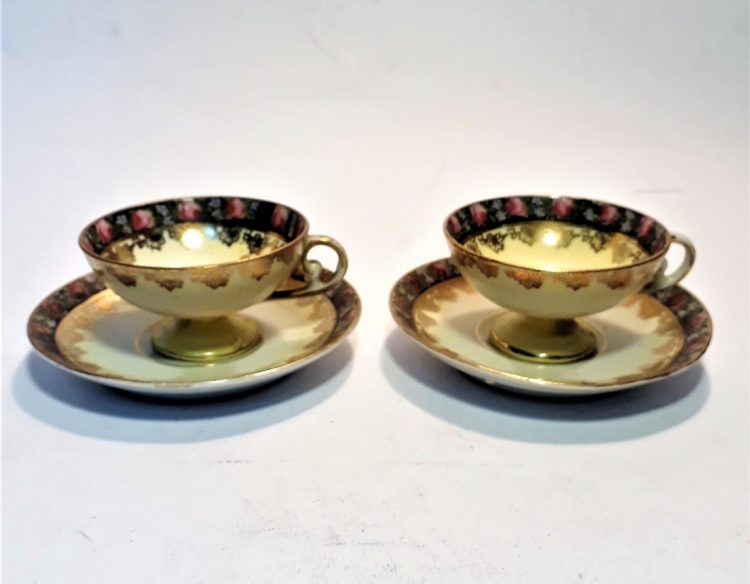 Dos Antiguas Tazas De Café En Porcelana Decorada Con Oro