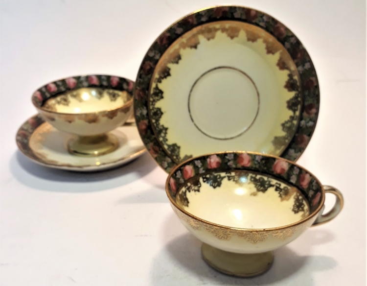 Dos Antiguas Tazas De Café En Porcelana Decorada Con Oro