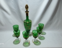 Licorera de cristal de murano con 6 copas ,verde fileteado en oro.
