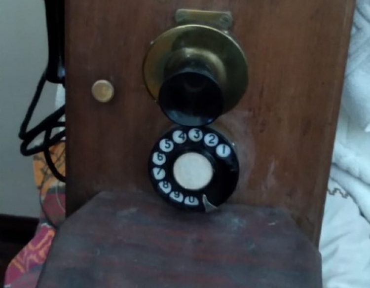Teléfono antiguo de pared