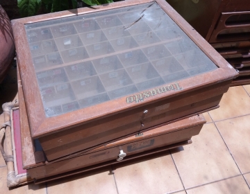 Caja exhibidora de hilos 