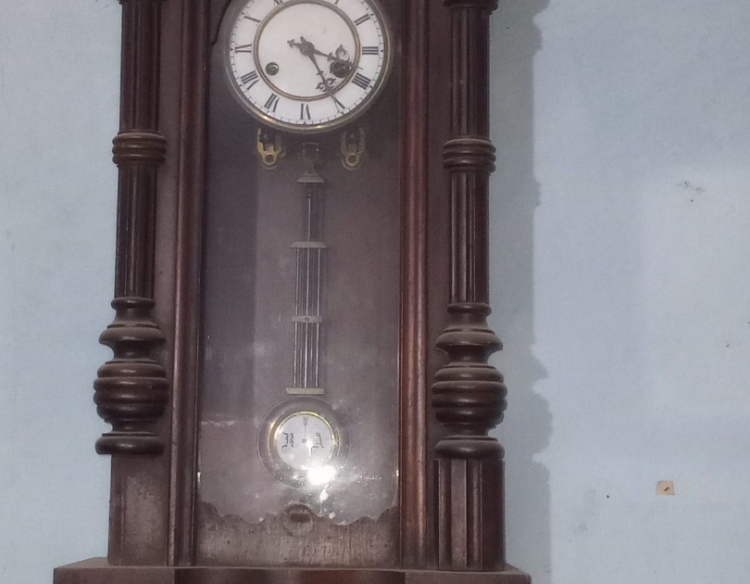 VENDO RELOJ ANTIGUO DE MADERA EN PERFECTO ESTADO