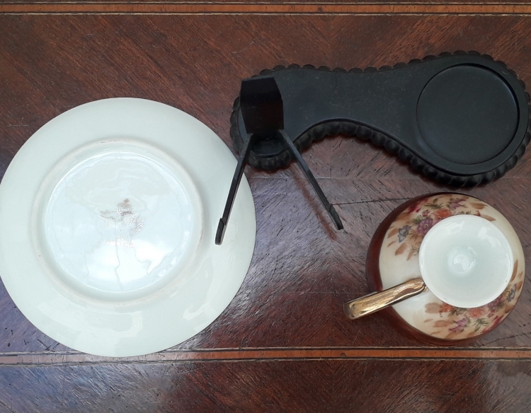 Taza de Café y plato de Porcelana Marca Tsuji