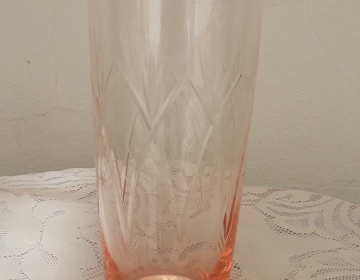 Cocktelera de Cristal Facetada Color Rosado